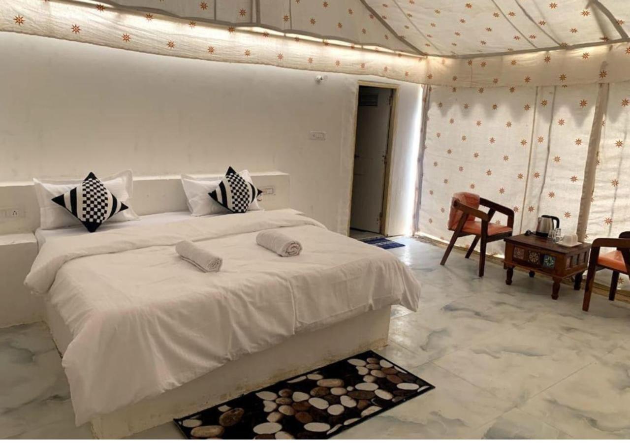 Saffron Heritage Desert Camp Jaisalmer Phòng bức ảnh